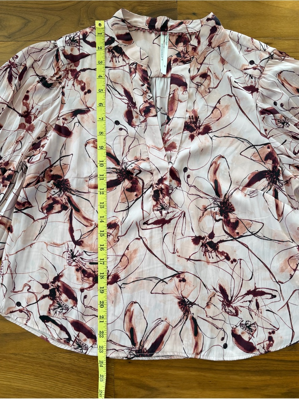 Anthropologie Pink Mauve Watercolor Floral Pleated Sleeve Henley Blouse L Petite - Picture 11 of 16